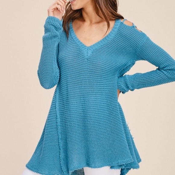 Waffle knit cold shoulder sweater - Picture 2 of 8